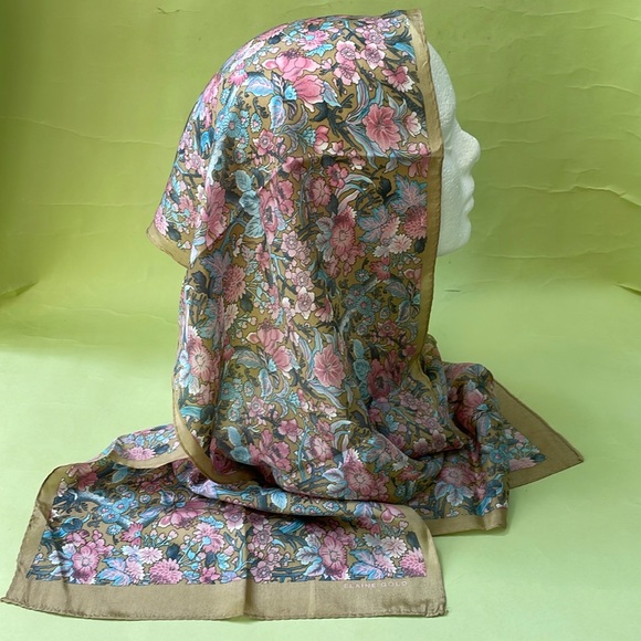 Vintage Elaine Gold silk scarf - Picture 5 of 9